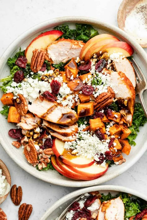 Embrace all of the autumn vibes with this tasty Fall Harvest Salad. Made with sweet potato, chicken breast, cranberries, and pecans, it's a delicious meal sure to leave you full and satisfied for hours. Easy Fall Meals, Harvest Salad Recipes, Cranberry Quinoa Salad, Fall Harvest Salad, Sweet Potato Chicken, Potato Chicken, Fall Meals, Corn Dishes, Harvest Salad