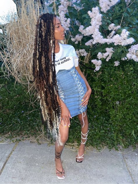 Ciara Inspired Faux Locs Mixed colors Ciara Faux Locs, Ciara Locs, Bangs Inspiration, Ciara Style, 90s Makeup, Faux Locs Hairstyles, We Got It, Au Naturale, Locs Hairstyles