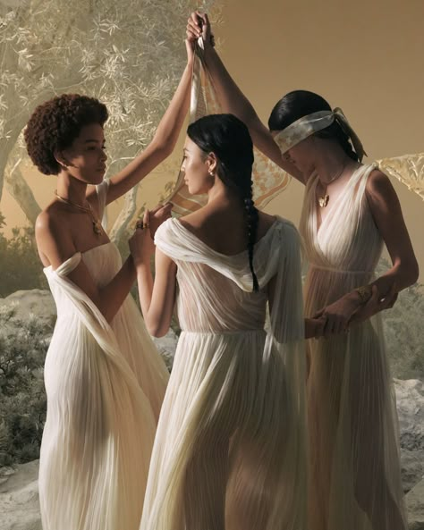 Resort 2022 // Dior Dior Photoshoot, Ancient Greek Clothing, Ancient Greece Aesthetic, Dior Cruise, Greece Fashion, Goddess Aesthetic, The Three Graces, Cruise Collection, Three Graces