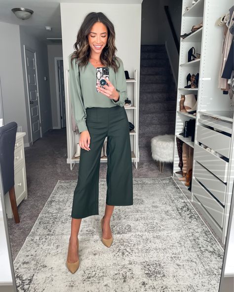 Fall Office Wear Women, Business Casual Clinical, Summertime Office Outfits, Spring 2023 Office Outfits, Florida Work Outfits, Pharma Sales Rep Outfit, Colorful Business Casual Summer, Summer Work Clothes Professional, Business Casual Outfits Warm Weather