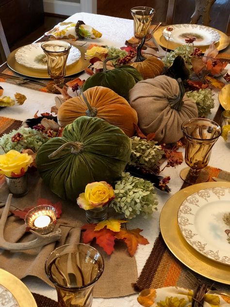 Welcome Fall Tablescape Pumpkin Tablescape, Burlap Pumpkins, Fall Table Centerpieces, Floral Napkins, Fall Table Settings, Fall Thanksgiving Decor, Fall Tablescapes, Pumpkin Centerpieces, Thanksgiving Table Settings