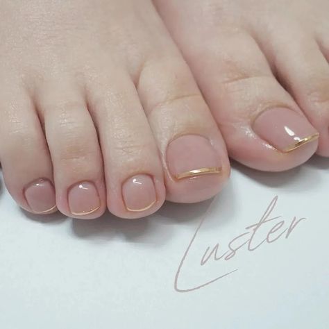 Gold Toe Nails, Minimal Nails Art, Gel Toe Nails, Hello Nails, Pretty Toe Nails, Cute Toe Nails, Subtle Nails, Minimal Nails, Pretty Gel Nails