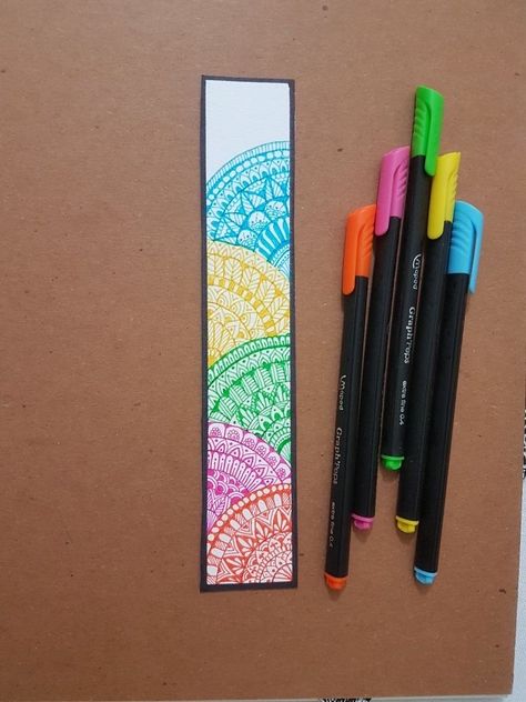 Mandala Art Bookmark Easy, Mandala Bookmark, Colourful Mandala, Design Rangoli, Mandala Book, Handmade Bookmarks Diy, Easy Mandala, Rustic Fabric, Mandala Doodle