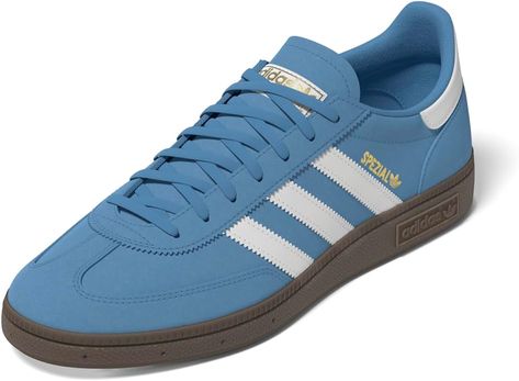 Suede upper is durable and hard-wearing
Soft cupsole made of natural rubber for high wearing comfort and best traction
Classic 3-stripe design; Golden logo lettering on the side
Enjoy the comfort and performance of OrthoLite sockliner Handball Players, Gymnastics Shoes, Adidas Handball Spezial, Adidas Handball, Adidas Spezial, Adidas Sneaker, Blue Shoes, Stripes Design, Adidas Men