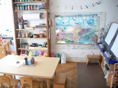 Intentional art and studio spaces provide a creative outlet for young children and make them feel independent. Reggio Atelier, Childrens Art Studio, Small Atelier, Early Childhood Learning, Studio Spaces, Art Area, Reggio Inspired, Work Room, Play Spaces