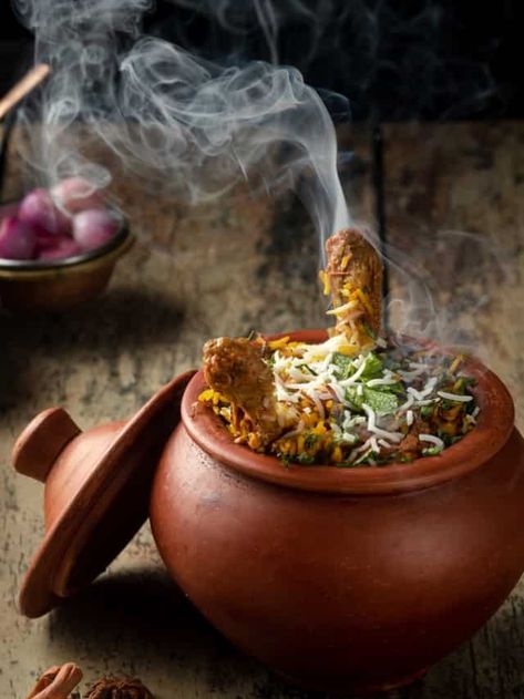 Matka Biryani Photography, Chicken Biryani Photos, Biryani Wallpaper, Biryani Photography Indian, Biriyani Photos Snap, Chicken Biryani Photography, Indian Food Photography Styling, Biryani Aesthetic, Chicken Biryani Recipes