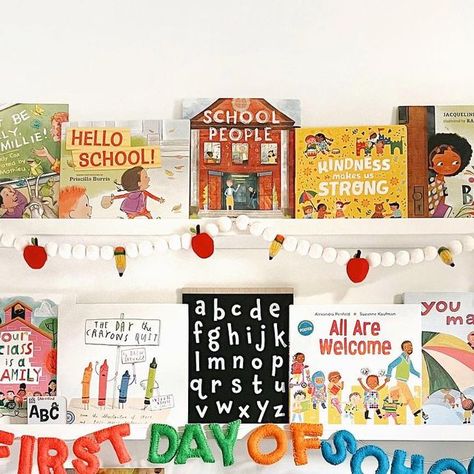 Kelley Diaz on Instagram: "🎶 Back to school, back to school, to prove to Dad that I’m not a fool 🎶 these might be a new favorite 📚✏️📓🖍️ (and not just because they lead into fall, but it helps 😜)" Themed Bookshelves, Kindergarten Autumn, Bookshelf Goals, Holiday Bookshelves, Sage Room, Book Nook Kids, Future Educator, Reading Planner, Book Displays