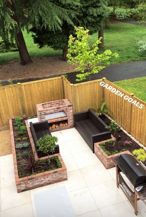 Unique Raised Garden Beds, Outdoor Privacy Fence, Fence Landscaping Border Backyard Ideas, Vibe Rooms, Wood Aesthetic, Pavers Backyard, Screen Outdoor, Vibe Aesthetic, Privacy Landscaping