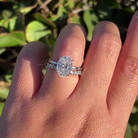 Oval Moissanite Engagement Ring Set Bridal Ring Set 14K Gold Oval Solitaire Ring & Unique Marquise Moissanite Band Wedding Set For Women ✱ Design No: ALR1023 ● Ring Details ● ♥ Main Stone Shape: Oval Cut ♥ Main Stone Dimensions: 8.00 X 10.00  mm ♥ Main Stone Carat Weight: Appx 2.72 carat ♥ Stone Type: Moissanite ♥ Stone Color: D Color ♥ Stone Clarity: VVS1 ● Metal Detail ● → Silver (925 Silver/935 Argentium Silver) → Solid Gold (10KT, 14KT, 18KT) → Platinum → Metal Color: Rose, White, Yellow → Metal Stamp Engraving: Yes ● Visit my shop for more jewelry: → https://www.etsy.com/in-en/shop/Arennajewelry ● Ring Size ● → We can make the ring in any size if the ring size is not listed. Please contact us, we'll customize it for you. ● Payment plan ● → Yes, I accept a payment plan. The first payme Oval Engagement Ring With Wedding Band Simple White Gold, Oval Solitaire Engagement Ring With Band Silver, White Gold Oval Engagement Ring Set, Engagement Ring Silver Oval, Oval Silver Ring, Wedding Rings Oval Silver, Silver Oval Engagement Ring Wedding Set, Oval Wedding Ring Set Silver, Silver Oval Wedding Ring