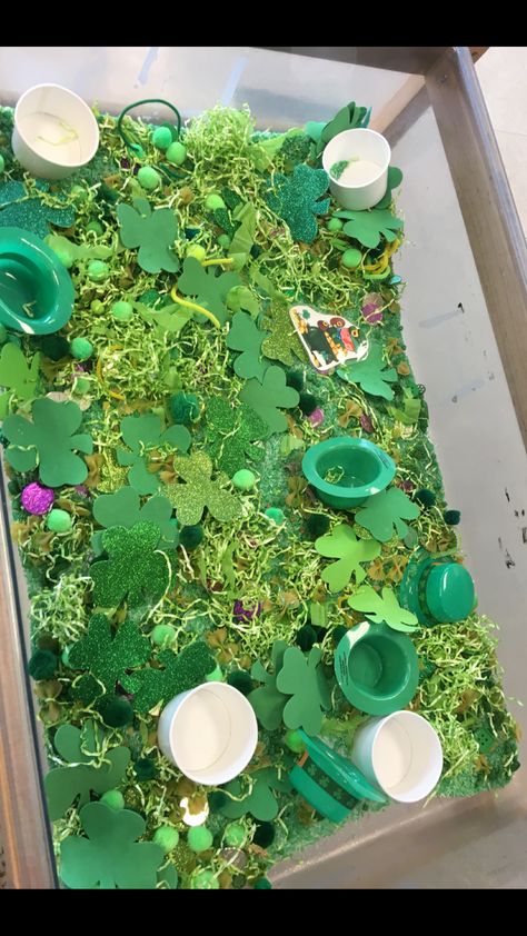 At Patrick’s Sensory Bin, St Patrick’s Day Sensory Table, St Patricks Sensory Bin, St Patricks Day Sensory Bins, St Patrick’s Day Sensory Bin, St Patrick’s Day Toddler Activities, St Patrick’s Day Activities For Toddlers, St Patricks Day Activities For Toddlers, Green Sensory Bin