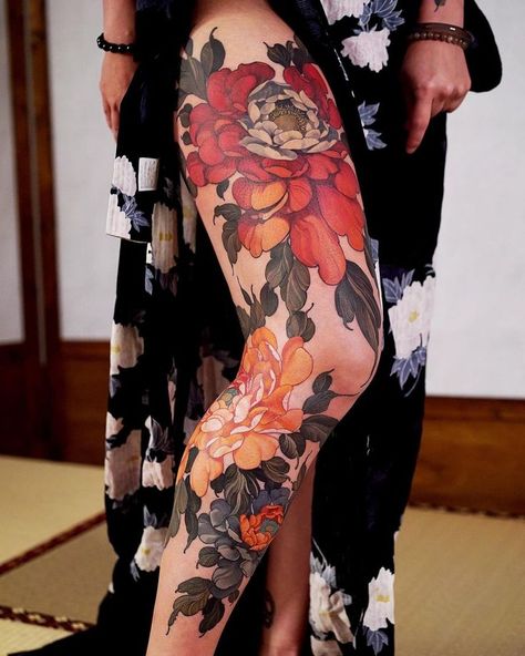 Yakuza Style Tattoo, Thigh Tattoo Ideas, Tattoo Ideas Inspiration, Tattoo Henna, Tatuaje A Color, Feminine Tattoos, Dope Tattoos, Skin Art, Piercing Tattoo