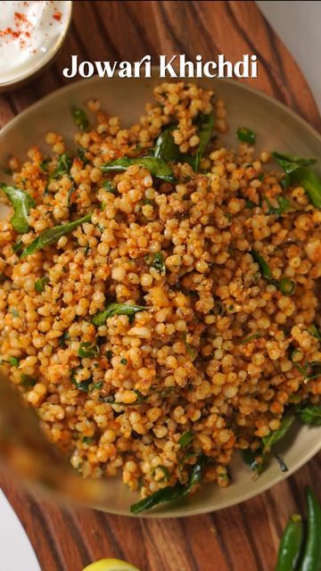 Jowar Khichdi Recipe, Sabudana Khichdi Recipes, Jowar Recipes, Vegetarian Recepies, Vegetarian Bowls, Millet Recipes, Vegetarian Snacks Recipes, Vegetarian Snacks, Tasty Vegetarian Recipes