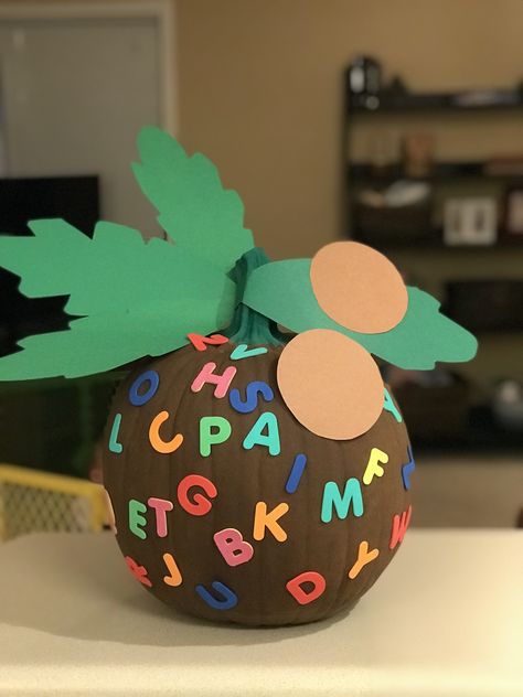 Chicka Chicka boom boom storyboard pumpkin Chicka Chicka Boom Boom Craft, Book Character Pumpkins, Story Book Pumpkin, Pumpkins Kindergarten, Pumpkin Decorating Diy, Creative Pumpkin Painting, Creative Pumpkin Decorating, Character Pumpkins, Pumpkin Decorating Contest