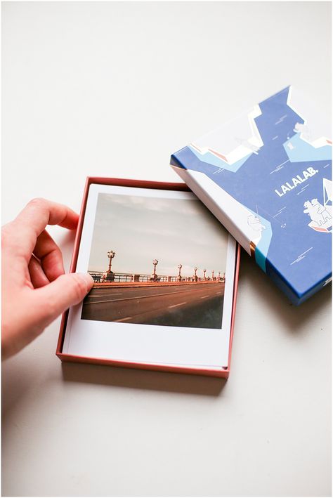 Photo Frame Packaging, Photo Print Packaging, Photo Print Ideas, Polaroid Book, Photo Advertising, Frame Packaging, Photo Book Inspiration, Creative Photo Frames, Polaroid Picture Frame