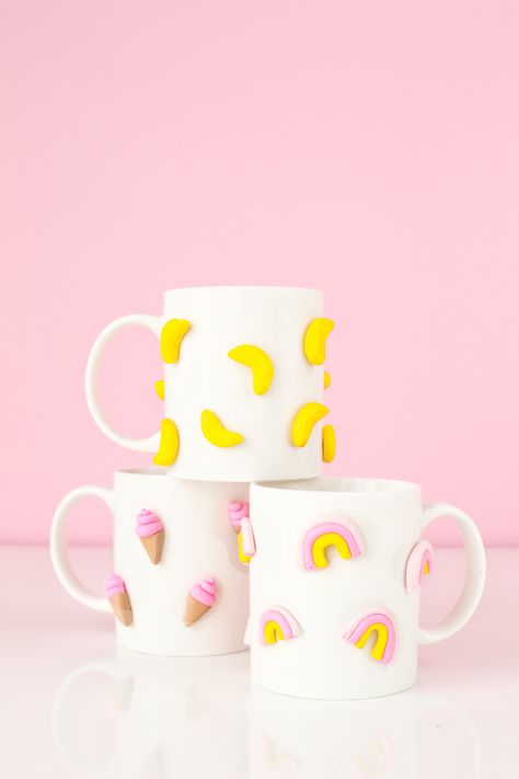 DIY 3D Graphic Clay Mugs - Studio DIY Mug Clay Designs, Polymer Clay Cup, Diy Fimo, Clay Mug, Sculpey Clay, Studio Diy, Diy Mugs, Schmuck Diy, Clay Mugs