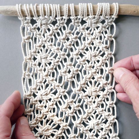 Macrame Mesh Pattern, Macrame Square Knot Patterns, Macrame Beginners, Diamond Macrame, Macrame Square Knot, Macrame School, Candlewicking Embroidery, Macrame Creations, Crochet Letters