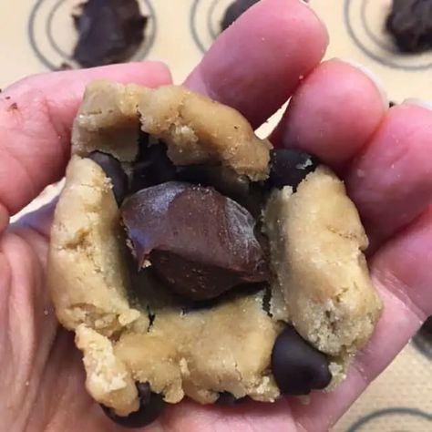 Ganache Filled Cookies, Ganache Cookies, Stuffed Chocolate Chip Cookies, Giant Stuffed Cookie Recipes, Top Deck Chocolate, Stuffed Cookies Recipes, Cholate Chip Cookies, Stuffed Cookies, Mexican Hot Chocolate Cookies