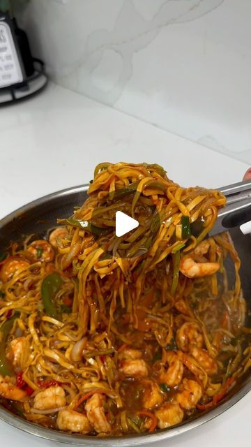 Cookin With Jai 👩🏽‍🍳 on Instagram: "Shrimp Lo Mein" Lo Mein Recipe Videos, Shrimp Asian Recipe, Shrimp Chow Mein Recipe, Shrimp Lo Mein Recipe, Shrimp Chow Mein, Shrimp Lo Mein, Shrimp Meal Prep, Korean Food Side Dishes, Lo Mein Recipe