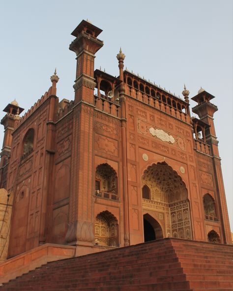 The Badshahi Mosque features a monumental gateway that faces the Hazuri Bagh quadrangle and Lahore Fort. . #badshahimosque #badshahimasjid #emperormosque #lahorediaries #lahoremosque #architecture #islamicart #islamicarchitecture #indoislamic #walledcity walledcityoflahore #lahorelandmarks #lahorefashion #lahorelahorehai #lahoretrip #lahorephotography #travelphotographer #landmarks #lahorefort #minarepakistan #lahoregram #clouds #cloudsky #mugalarchitecture #mughalarchitecture #mughalart #instap Lahore Architecture, Mosque Entrance, Crazy Rich Asians Aesthetic, Lahore Fort, Badshahi Mosque, Photography Buildings, Architecture Photography Buildings, Architecture Styles, Mughal Architecture