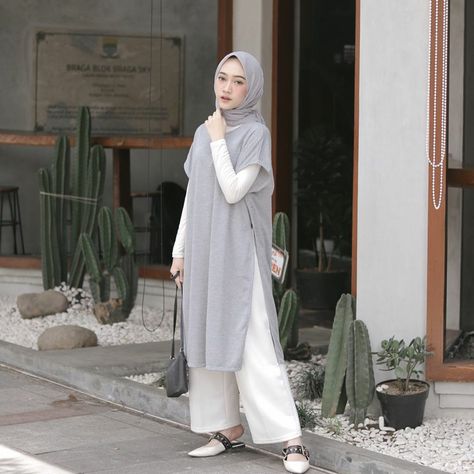 Tunic Hijab Style Casual, Tunic Outfit Hijab, Muslimah Fashion Casual, Fesyen Islam, Tutorial Hijab Pashmina, Blouse Casual Fashion, Tutorial Hijab, Muslim Outfits Casual, Muslim Fashion Hijab Outfits