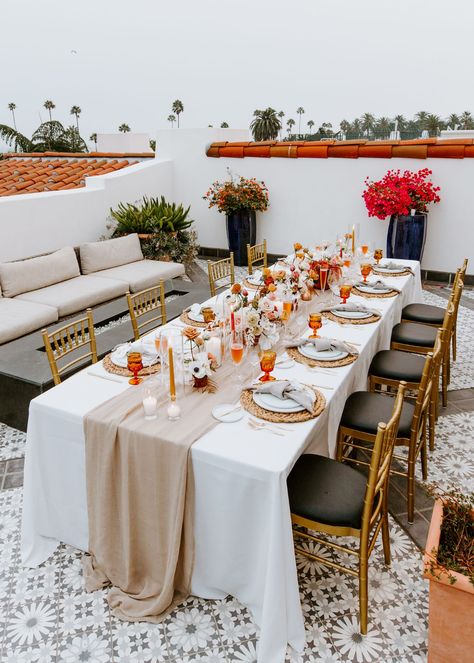 Rooftop Wedding Decor, Gold Boho Wedding, Rooftop Wedding Reception, Micro Wedding Ceremony, Thousand Paper Cranes, Rooftop Dinner, Boho Wedding Reception, Minimalist Wedding Reception, Backyard Dinner