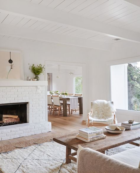 JK Lake House — Jenna Cooper | LA Jenni Kayne, Style At Home, House Goals, A Living Room, Living Room Inspiration, Home Fashion, Decoration Design, House Inspiration, Wabi Sabi