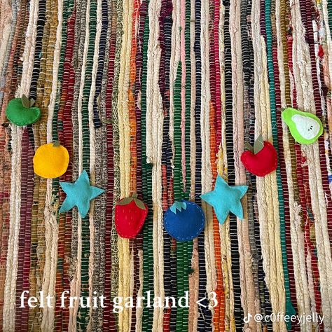 Fruit Garland, Felt Fruit, Dorm Diy, Diy Garland, Craft Night, Camping Crafts, Can Crafts, Crafts Hacks, Craft Time