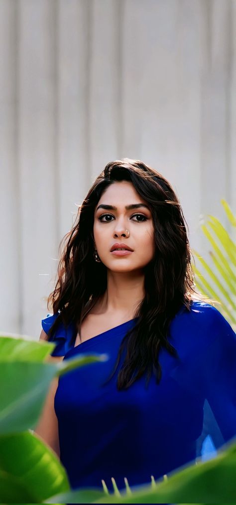 Sita Ramam, Bollywood Glamour, Mrunal Thakur, Sisters Photoshoot Poses, Bollywood Hairstyles, Romantic Kiss, Beauty Smile, Celebrity Faces, Indian Tv Actress