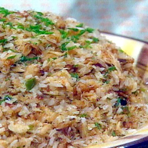 Ol' Fuskie Fried Crab Rice from Food Network Crab Rice Recipe, Gullah Recipes, Catfish Stew, African Meals, Crab Rice, Beach Eats, Kardea Brown, Fried Crab, Regional Recipes