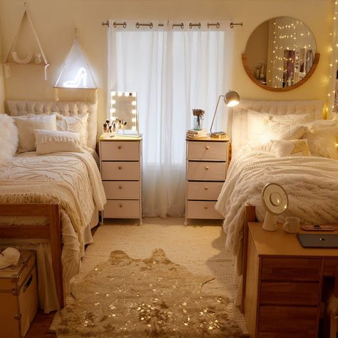 modern farmhouse dorm room modern farmhouse dorm room  ideas farmhouse dorm room ideas western dorm room ideas farmhouse modern farmhouse dorm room ideas college dorm room ideas farmhouse High Dorm Room Bed, Vanilla Dorm Room Aesthetic, Cozy Dorm Decor, Matching Dorm Room Ideas Roommate, College Dorm Room Ideas Modern, Cottage Dorm Room Ideas, Room Ideas With Plants, Pastel Dorm Room Ideas, Clean Dorm Aesthetic