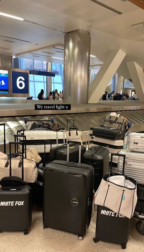 Luggage Aesthetic Airport, Airport Luggage Aesthetic, Airport Luggage, Singapore Tour, Amenity Kits, Cute Travel Outfits, Airport Aesthetic, Travel Picture Ideas, Home Cinema Room