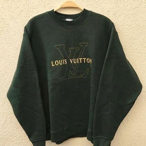 Streetwear on Instagram: “Do you prefer LV OR PRADA?” Prada Sweatshirt, Aesthetic Hoodies, Mode Chanel, Trendy Hoodies, Diy Vetement, Cute Comfy Outfits, Vintage Hoodies, Mode Inspiration, Looks Vintage