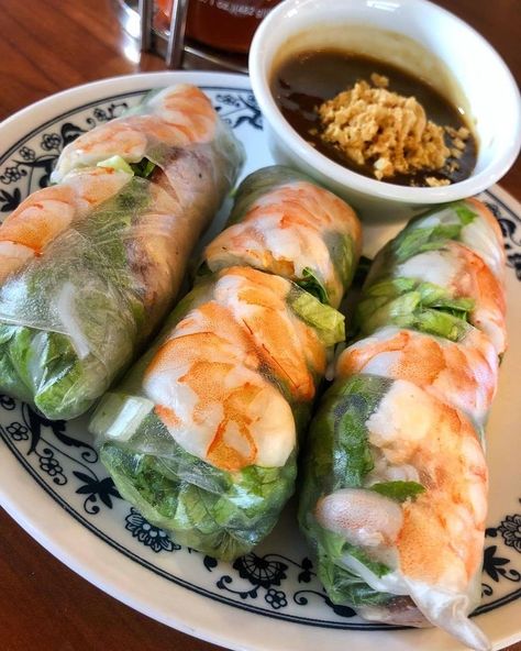 Bussin Food, Shrimp Summer Rolls, Plates Ideas, Food Plates, Prep Food, Plats Healthy, Big Appetite, Diet Meals, Makanan Diet