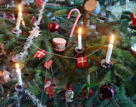 A Guide to Denmark's "hyggelig" Christmas markets  #denmark #cities #events #fun Baked Fritters, Pet Collars Diy, Denmark Christmas, Christmas Tree Light Up, Tree Candles, Candle Fire, Diy Crafts Christmas, Bead Crafts Diy, Christmas Jingles