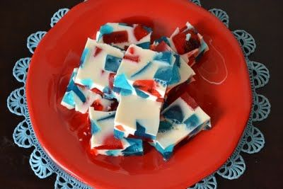 Stained Glass Jello Shots - A Dash of Megnut A Dash of Megnut Red White Blue Jello Desserts, Stained Glass Jello Recipe, Patriotic Jello Desserts, 4th Of July Jello Desserts, Blue Jello Salad, Finger Jello Recipe, Red White Blue Jello, Stained Glass Jello, Southern Potluck