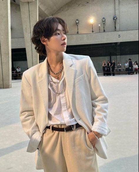 Asian Suits, Korean Street Fashion Men, Kpop Fashion Men, Asian Men Fashion, Classy Outfits Men, Mens Casual Dress Outfits, Guys Clothing Styles, Cool Outfits For Men, Prom Outfits