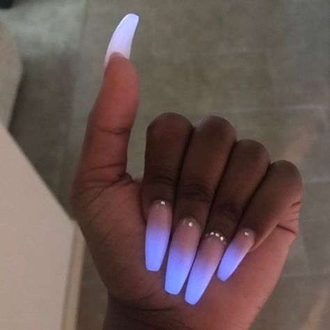 Glow in the dark Baby Boomer nails 😍😍😍. Lately I’ve been rocking baby boomer nails because y’all know I like to straddle the fence between a professional good girl and a good girl gone wild. But these are glow in the dark!! 😲😍 Anyone know a nail salon in the GTA that can do these for me? Nice One Nails is getting no more of my dollars🙅🏾‍♀️ Girl Activities, Glow In The Dark Nails, Shiny Nails Designs, Baby Boomers Nails, Dark Nail, Special Nails, Glow Nails, Best Nail Art Designs, Dark Nails