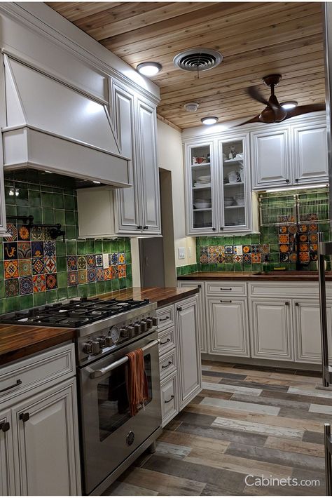 Kitchen Mexican Style, Talavera Tile Kitchen, Mexican Tile Backsplash, Mexican Tile Kitchen, Mexican Style Kitchens, Spanish Style Kitchen, Tile Kitchen Backsplash, Mexican Kitchen Decor, Modern Style Bedroom