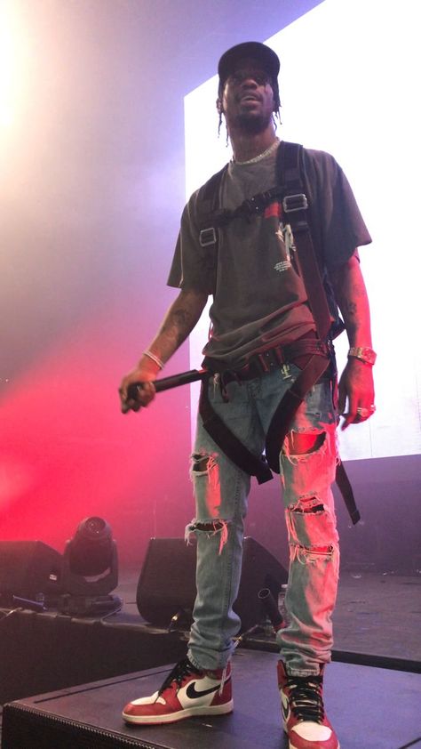 Scott Travis, Travis Scott Outfits, 2000s Celebrities, Travis Scott Iphone Wallpaper, Travis Scott Fashion, Travis Scott Wallpapers, Kobe Bryant Pictures, Luv U, Dope Fits