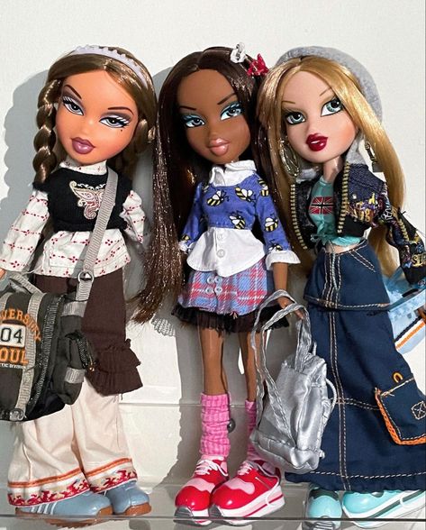 Bratz Core, Old Barbie Dolls, Bratz Outfit, Bratz Outfits, Las Bratz, Bratz Fashion, Bratz Doll Outfits, Cartoon Movie Characters, Pop Art Fashion