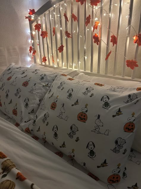 Fall Room Ideas, Halloween Bedroom Decor, Autumn Room, Fall Room Decor, Fall Bedroom Decor, Halloween Bedroom, Fall Room, Fall Bedding, Halloween Room