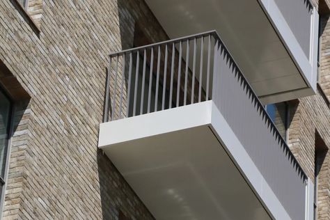 Vertical Bar Balustrades on Balconies, simple Class A fire rated and safe. Cantilever Balcony, Deck Finishes, Kick Plate, Vertical Bar, Laminated Glass, Aluminum Extrusion, Stainless Steel Bar, Round Bar, Extruded Aluminum