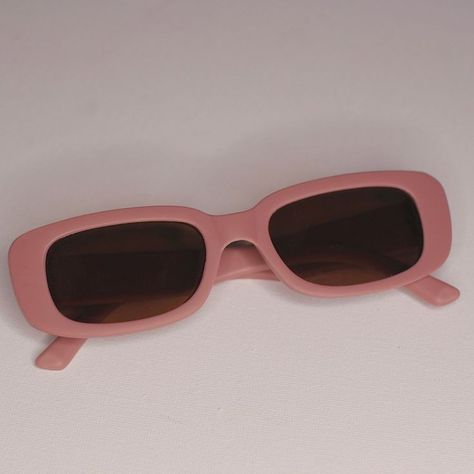 Retro Shades Glasses, Pink Glasses Aesthetic, Pink Sunglasses Aesthetic, Pink Glasses Frames, Colourful Glasses, Shade Glasses, Retro Glasses Frames, Pretty Sunglasses, Funky Glasses