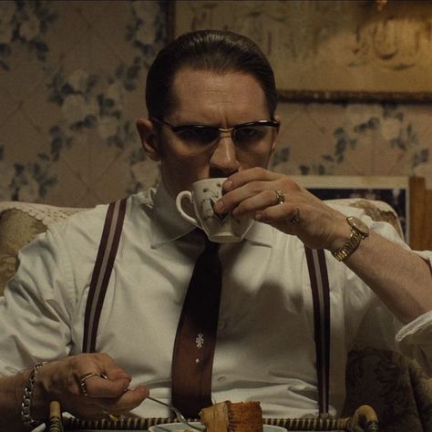 Legend Tom Hardy, توم هاردي, Ronnie Kray, Kray Twins, Legend 2015, The Krays, Movie Color Palette, Bob Marley Pictures, Boys Artwork