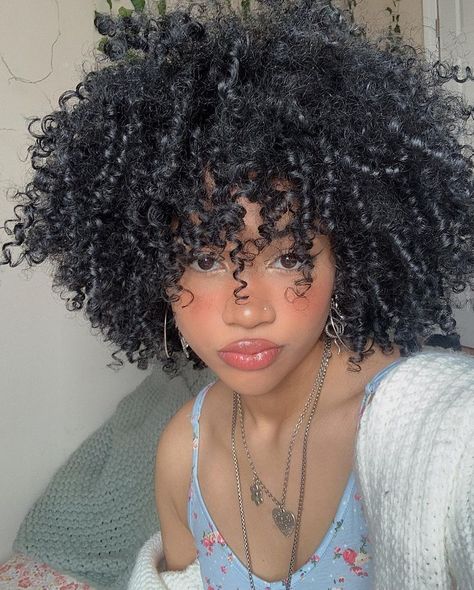 Desired Features, Short Curly Hairstyles, Hair Girls, Short Curly Haircuts, Pelo Afro, Curly Hair Styles Easy, Hairdos For Curly Hair, Peinados Fáciles Para Cabello Corto, Curly Hair Inspiration