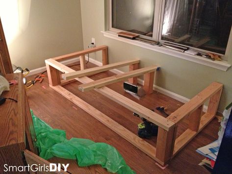 Building the frame Day bed window seat Dog Window Seat, Breakfast Nook Decor, Diy Breakfast Nook, Diy Window Seat, Window Seat Design, Diy Daybed, Nook Decor, Diy Seating, Bookcase Diy