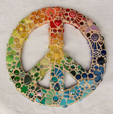 Peace Sign Art Hippie, Boho Mosaic, Mundo Hippie, Hippy Art, Wildflower Decor, Rainbow Mosaic, Peace Sign Art, Mosaic Inspiration, Mosaic Art Projects