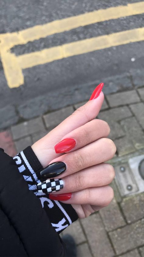 Red Black White Nails, Nails Checkered, Racing Nails, Checkerboard Nails, Nails Grunge, Checkered Nails, Black White Nails, Red Gel Nails, Black Acrylic Nails