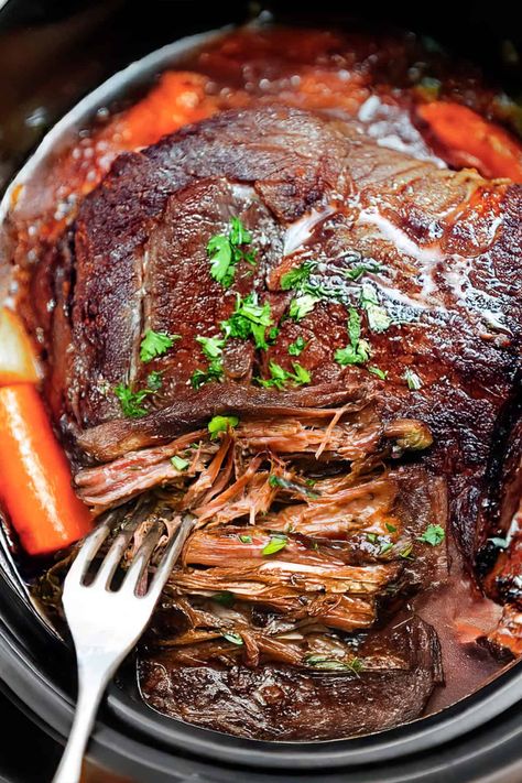 Slow-cooked Crock Pot Sirloin Tip Roast—tender, juicy beef paired with savory gravy, carrots, and onions. This easy roast recipe is perfect for family dinners! Pork Loin Sirloin Roast Crockpot, Top Sirloin Roast Recipes Slow Cooker, Sirloin Tip Roast Crock Pot Slow Cooker, Sirloin Roast Recipes, Pork Sirloin Roast, Beef Loin, Tip Roast, Easy Roast, Sirloin Roast