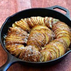 These are the bomb!! Brush bottom and sides of a baking dish or cast iron skillet with olive oil Sprinkle garlic and Italian seasoning on top of potatoes. Season with salt and pepper to taste. Dot potatoes with butter. Cover skillet or dish with foil and bake in a 375 F oven for about 1 hour or until potatoes are tender. Remove foil, sprinkle with Parmesan cheese and bake for another 15 to 20 minutes or until crisp. Roasted Garlic Recipe, Cast Iron Skillet Cooking, Iron Skillet Recipes, Hasselback Potatoes, Skillet Recipes, Cast Iron Skillet Recipes, Cast Iron Recipes, Garlic Recipes, Baked Potatoes